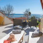 Southbank Seafront Apartament Katelios