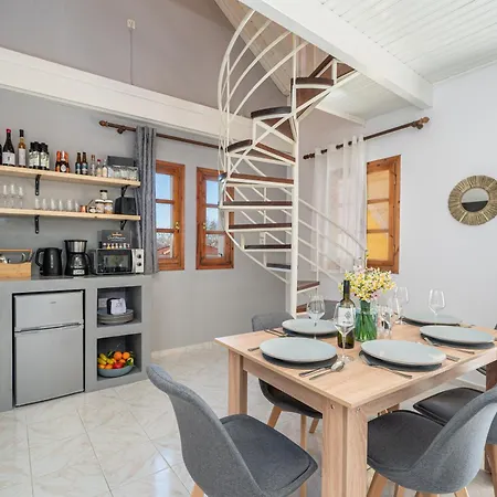 Southbank Seafront Apartment Katelios