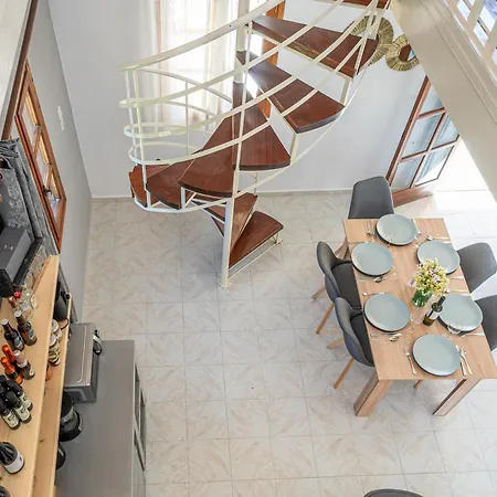 Southbank Seafront Apartment