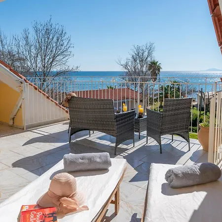 Southbank Seafront Apartment Katelios