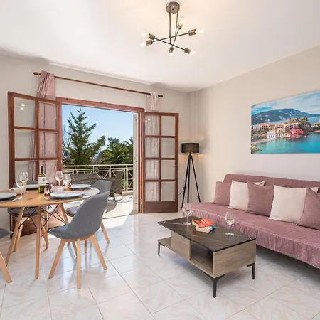 Southbank Seafront Apartment Katelios