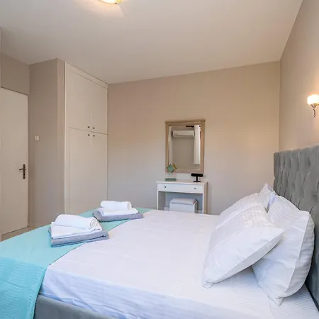 Southbank Seafront Apartment
