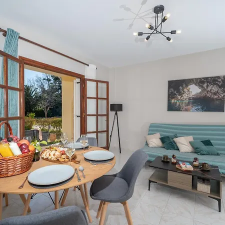 Southbank Seafront Apartament *